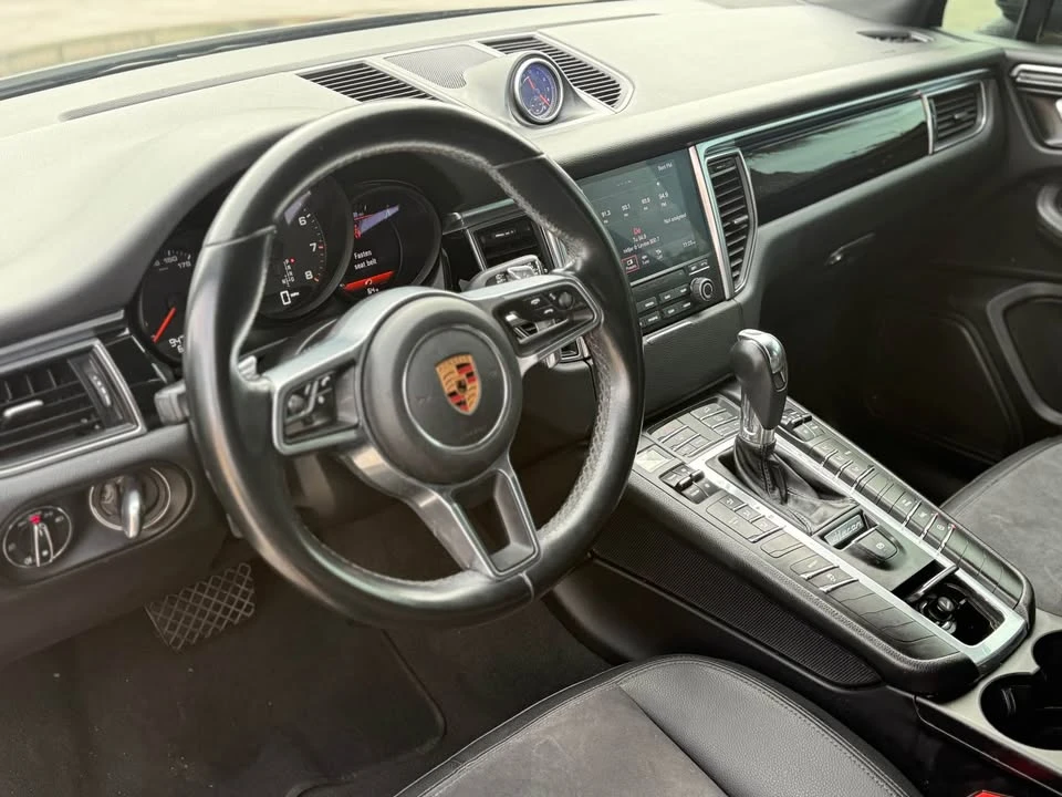 2018 Porsche Macan - Image 7 of 11