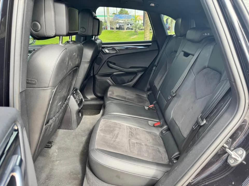 2018 Porsche Macan - Image 9 of 11