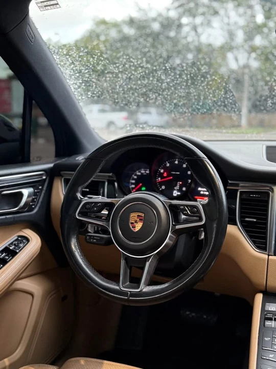 2018 Porsche Macan - Image 8 of 11