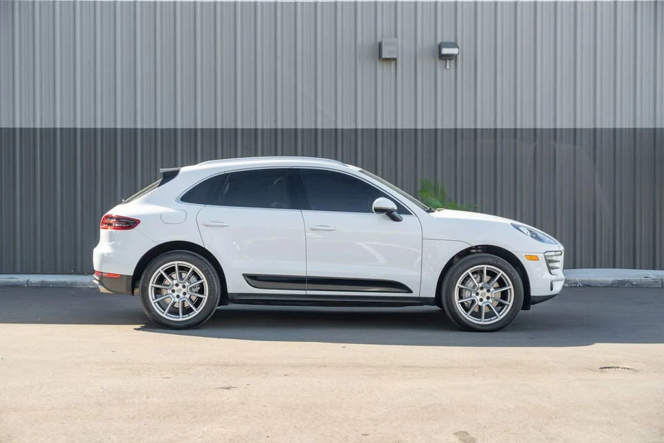2018 Porsche Macan - Image 2 of 16