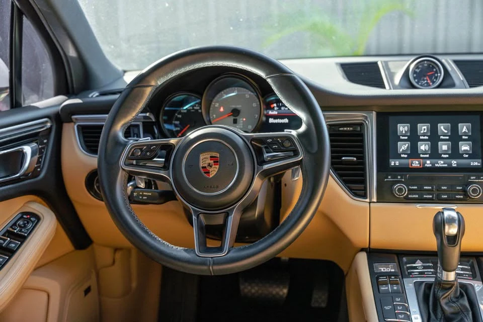 2018 Porsche Macan - Image 15 of 16