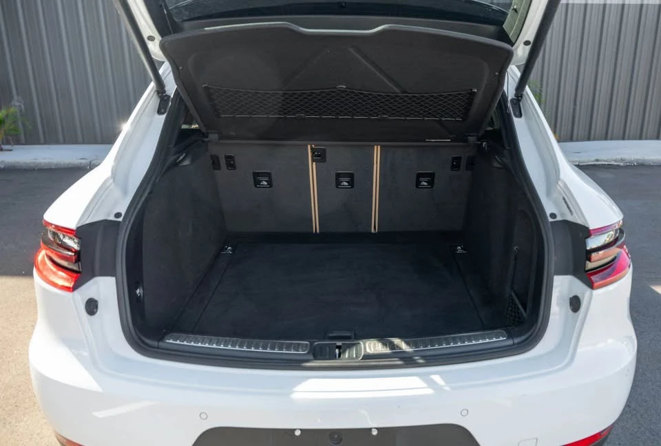 2018 Porsche Macan - Image 9 of 16