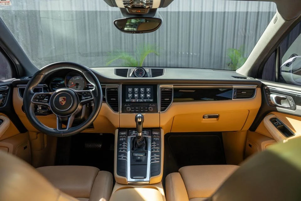 2018 Porsche Macan - Image 11 of 16