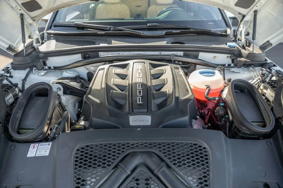 2018 Porsche Macan - Image 16 of 16