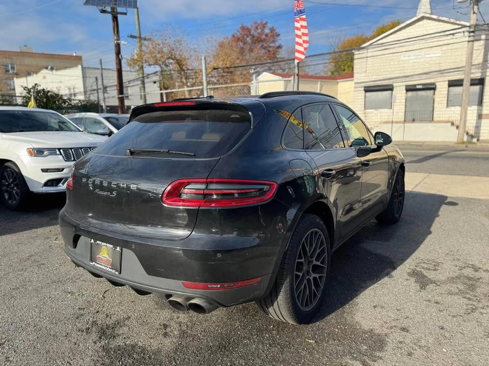 2018 Porsche Macan - Image 13 of 16
