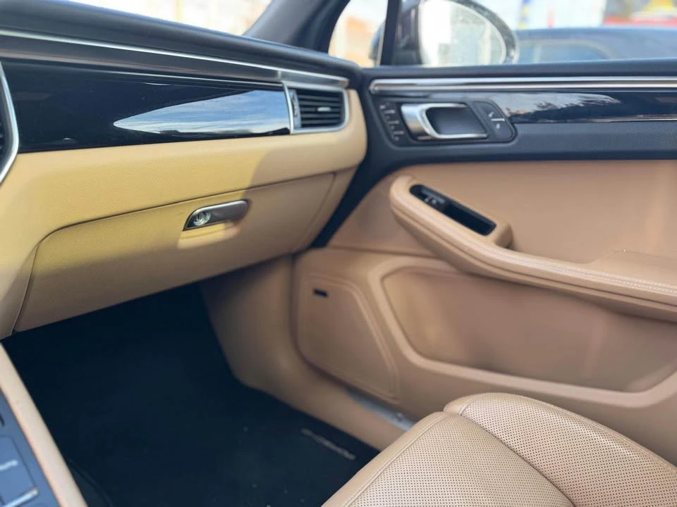 2018 Porsche Macan - Image 11 of 16