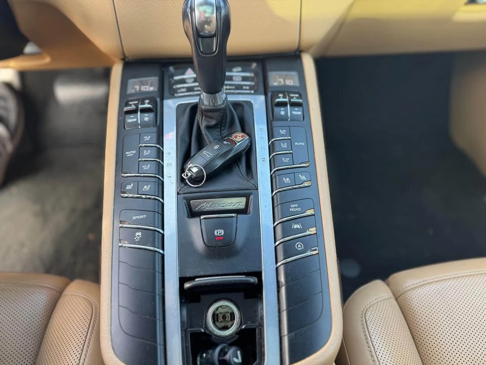 2018 Porsche Macan - Image 8 of 16