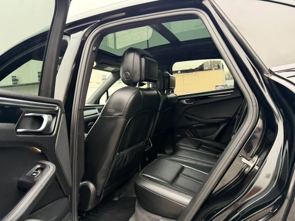 2018 Porsche Macan - Image 12 of 12