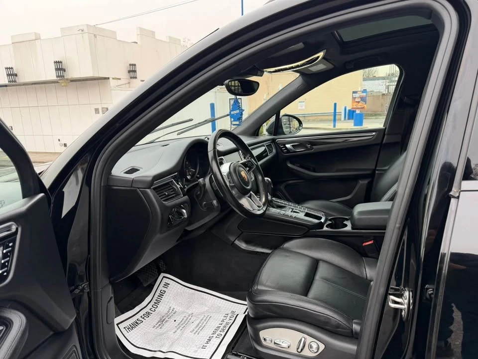 2018 Porsche Macan - Image 9 of 12