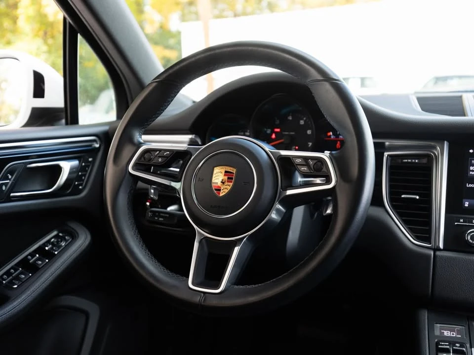 2018 Porsche Macan - Image 10 of 14