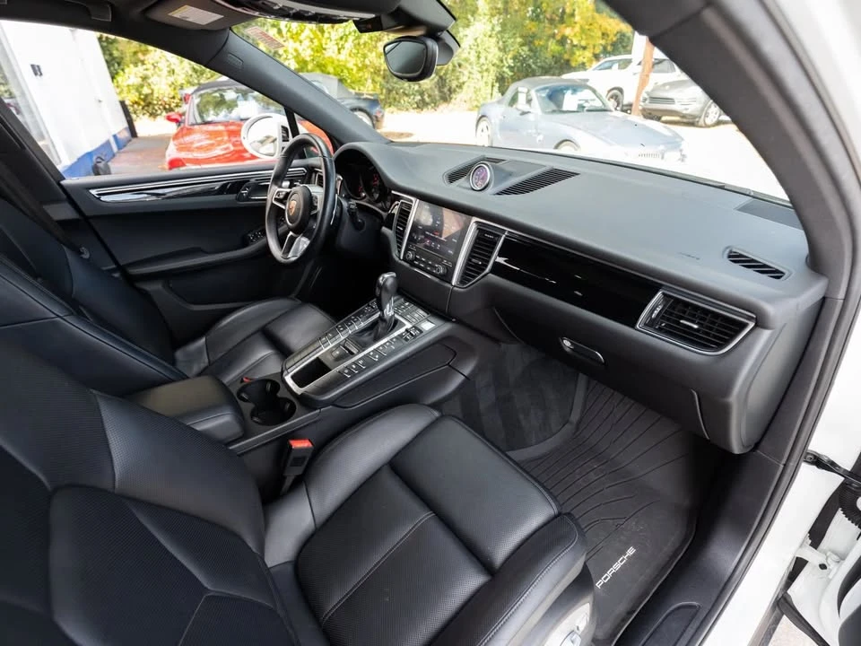 2018 Porsche Macan - Image 8 of 14