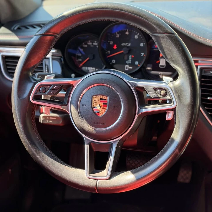 2018 Porsche Macan - Image 9 of 16