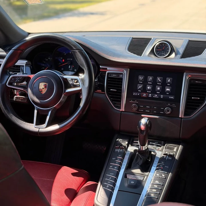 2018 Porsche Macan - Image 14 of 16