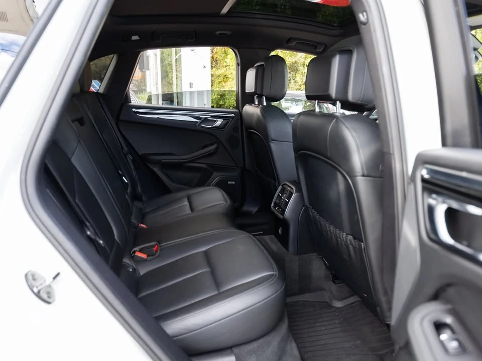 2018 Porsche Macan - Image 9 of 14