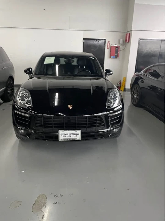 2018 Porsche Macan - Image 15 of 16