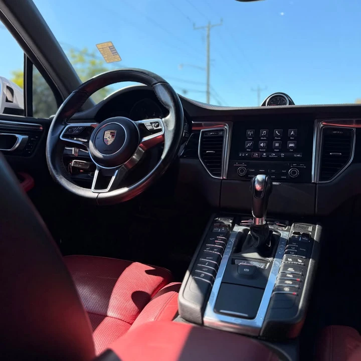 2018 Porsche Macan - Image 13 of 16