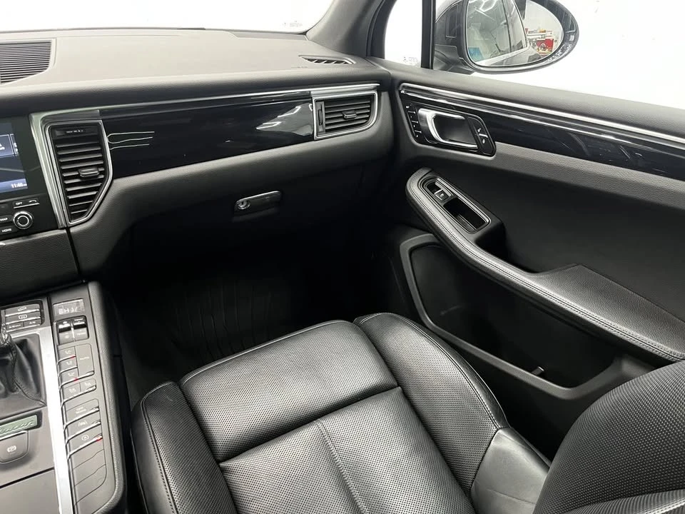 2018 Porsche Macan - Image 13 of 20