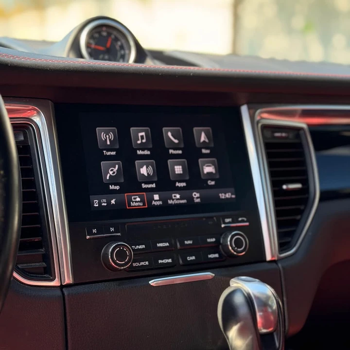 2018 Porsche Macan - Image 15 of 16