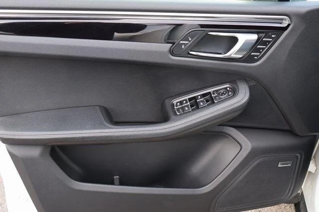 2018 Porsche Macan - Image 14 of 18