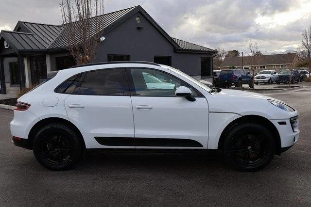 2018 Porsche Macan - Image 9 of 18