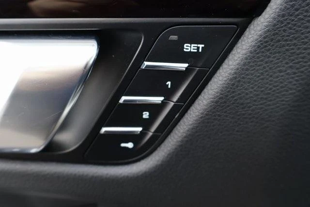 2018 Porsche Macan - Image 16 of 18