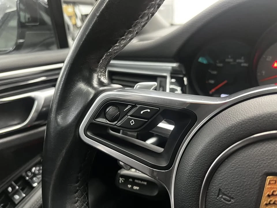 2018 Porsche Macan - Image 14 of 20