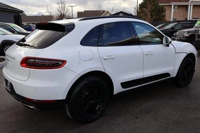 2018 Porsche Macan - Image 11 of 18