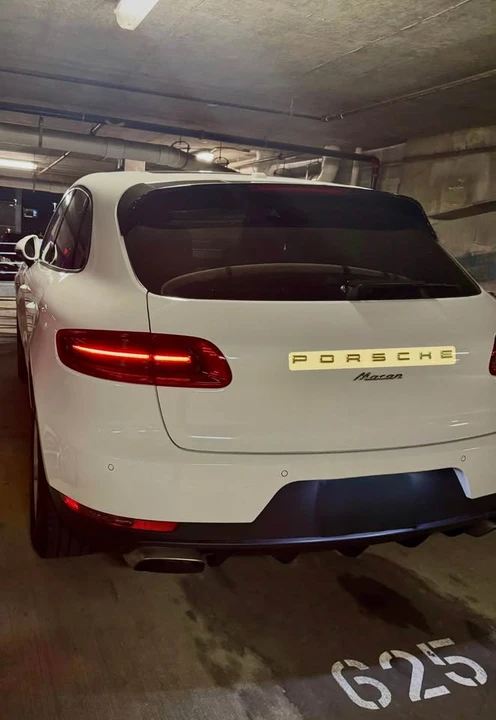 2018 Porsche Macan - Image 2 of 2