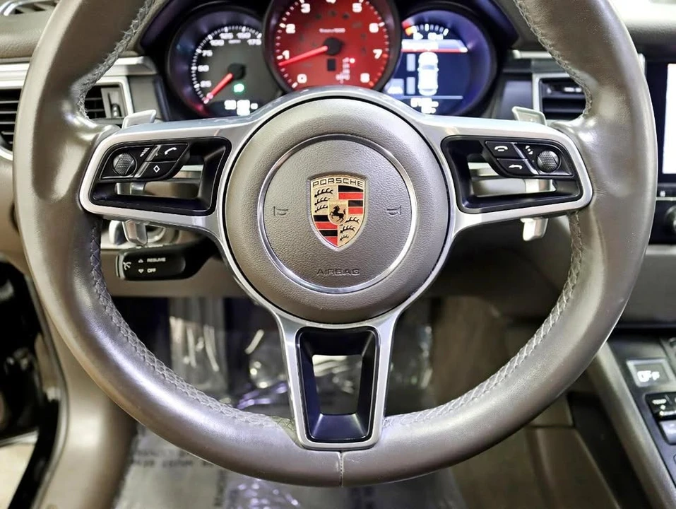 2018 Porsche Macan - Image 15 of 20