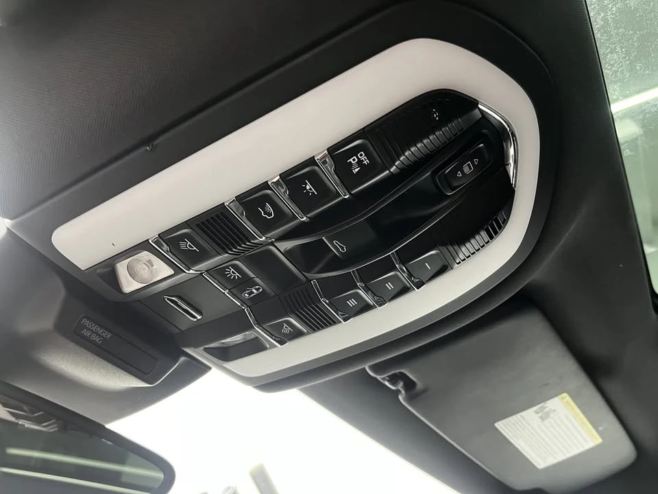 2018 Porsche Macan - Image 19 of 20