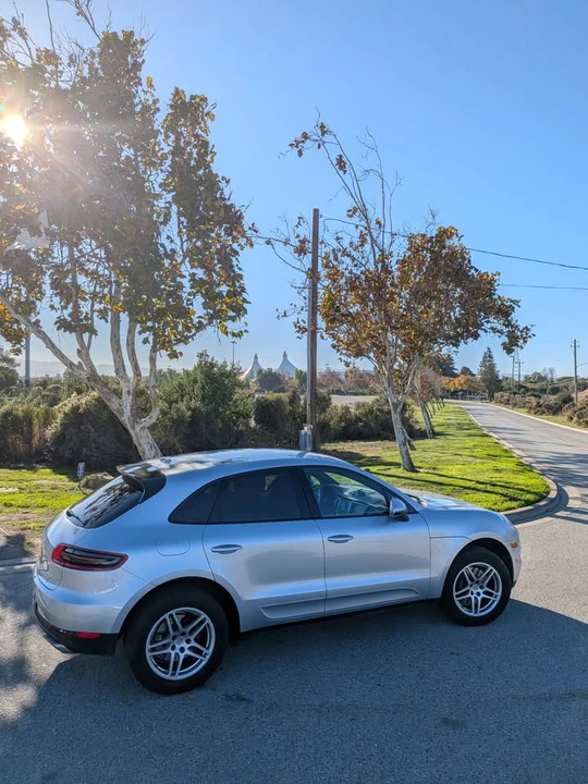 2018 Porsche Macan - Image 15 of 17