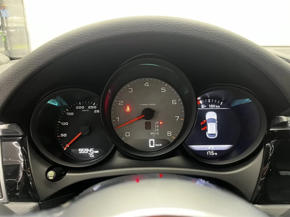 2018 Porsche Macan - Image 17 of 20