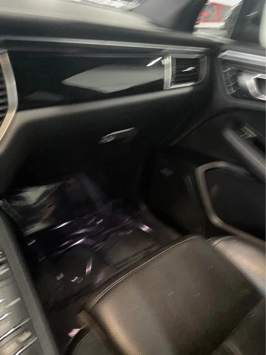 2018 Porsche Macan - Image 16 of 16
