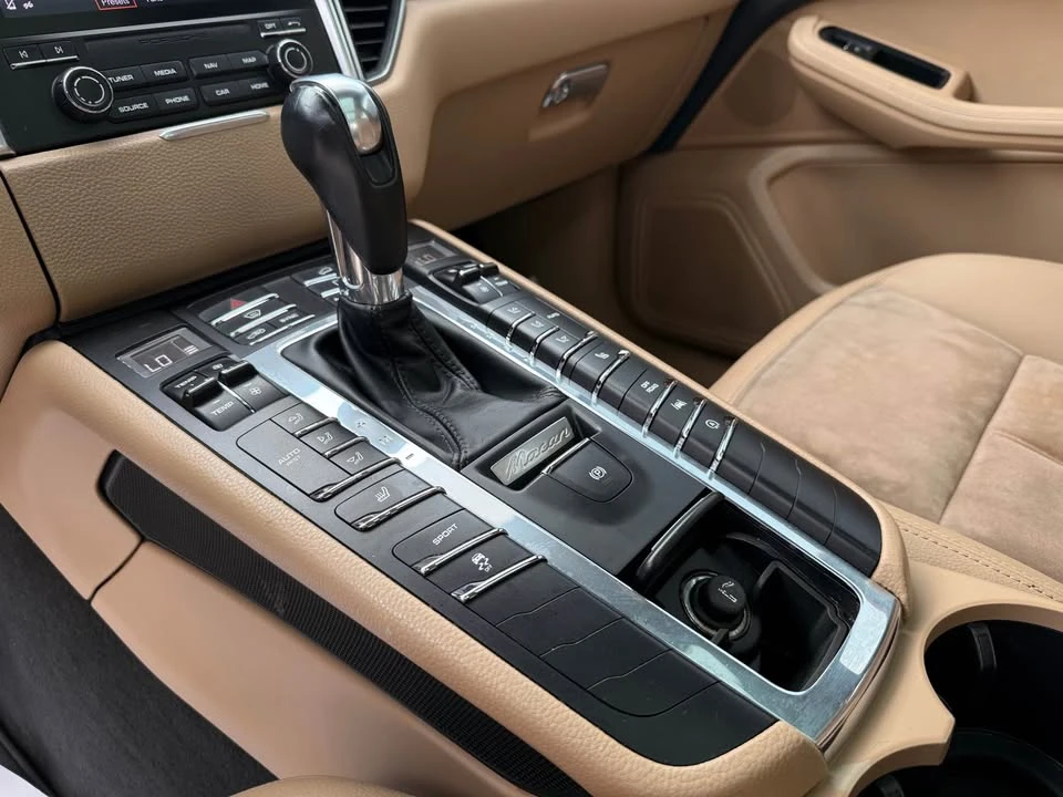 2018 Porsche Macan - Image 8 of 15