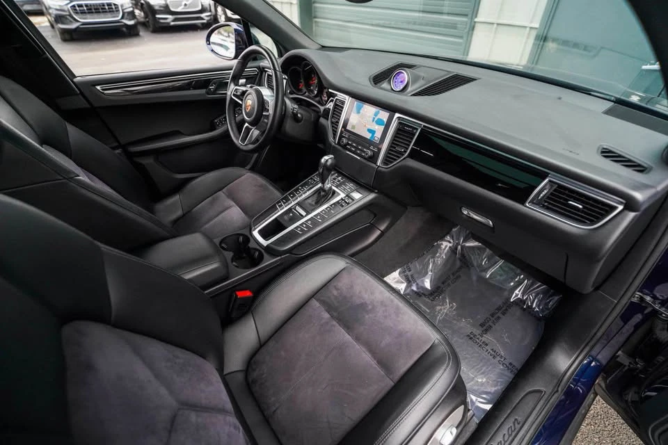 2018 Porsche Macan - Image 13 of 17