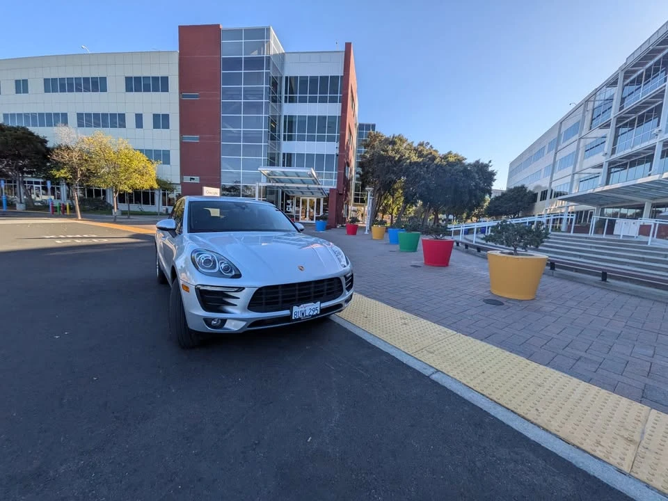 2018 Porsche Macan - Image 14 of 17
