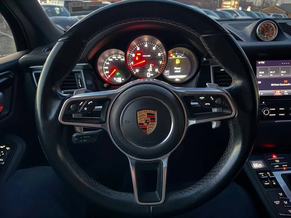 2018 Porsche Macan - Image 16 of 20