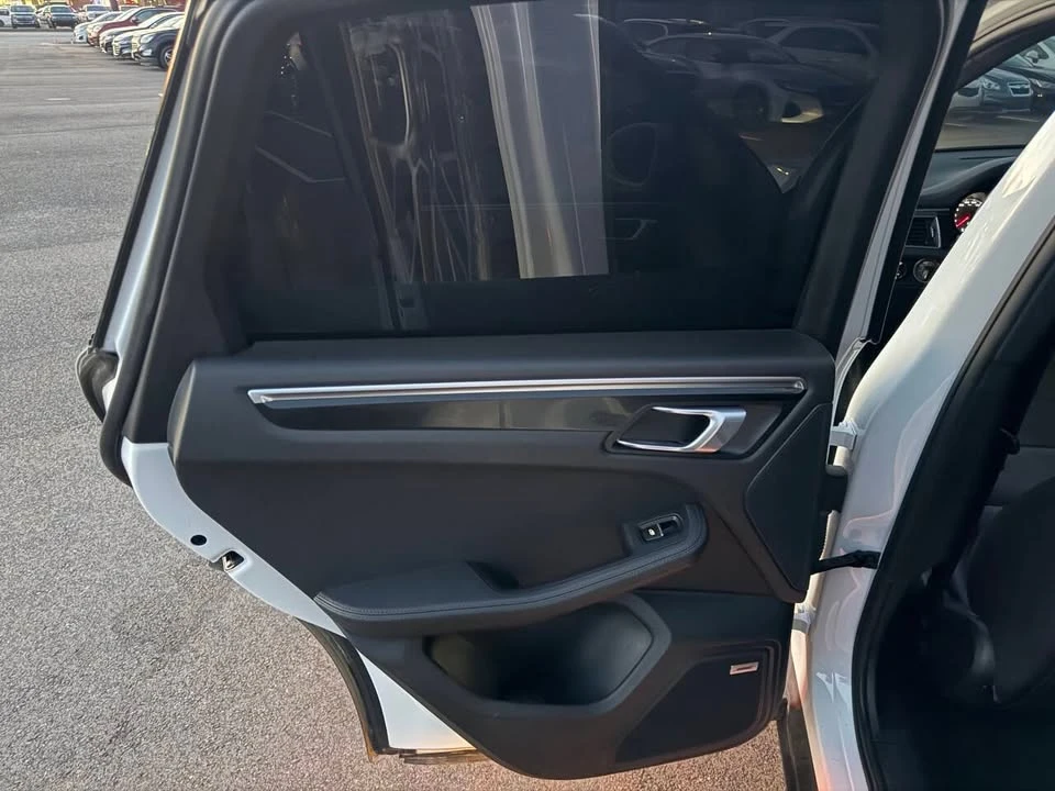 2018 Porsche Macan - Image 19 of 20