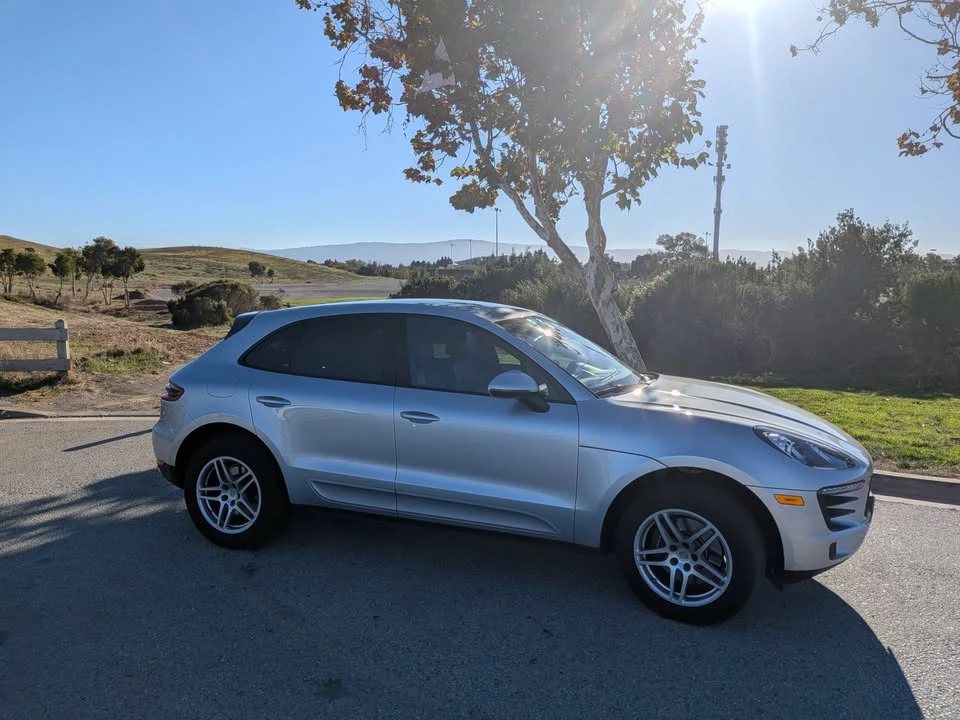2018 Porsche Macan - Image 16 of 17