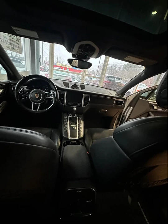 2018 Porsche Macan - Image 8 of 10