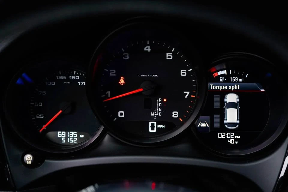 2018 Porsche Macan - Image 9 of 17