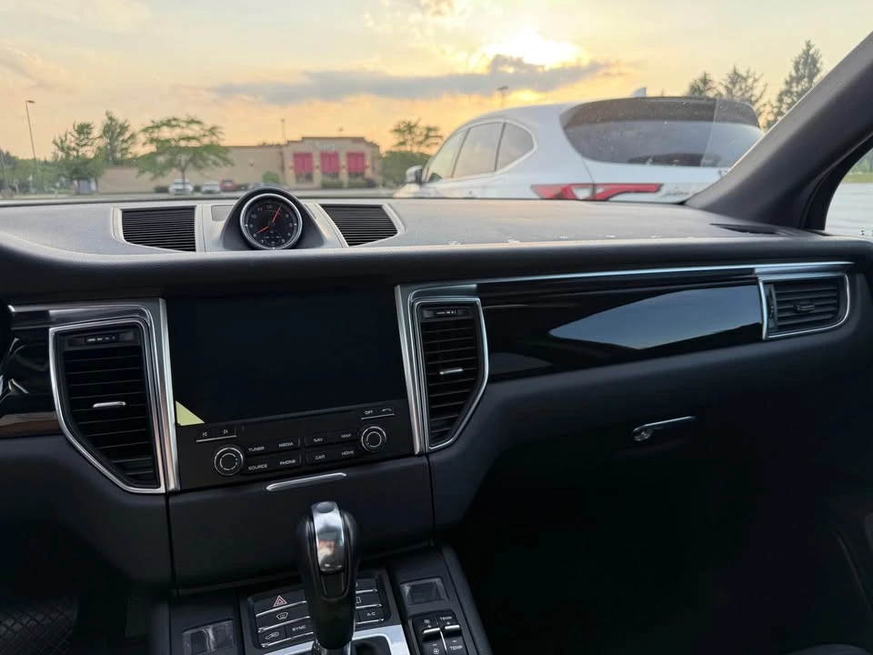 2018 Porsche Macan - Image 10 of 15