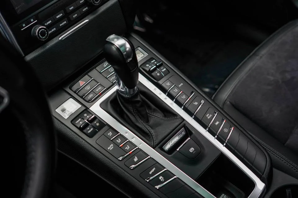 2018 Porsche Macan - Image 11 of 17