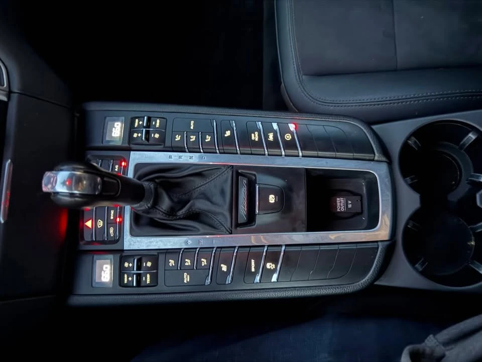2018 Porsche Macan - Image 13 of 20