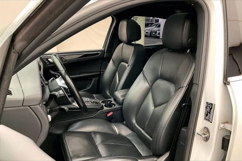 2018 Porsche Macan - Image 13 of 15