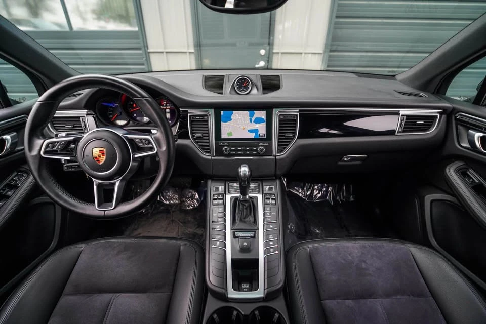 2018 Porsche Macan - Image 10 of 17