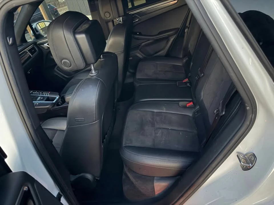 2018 Porsche Macan - Image 17 of 20