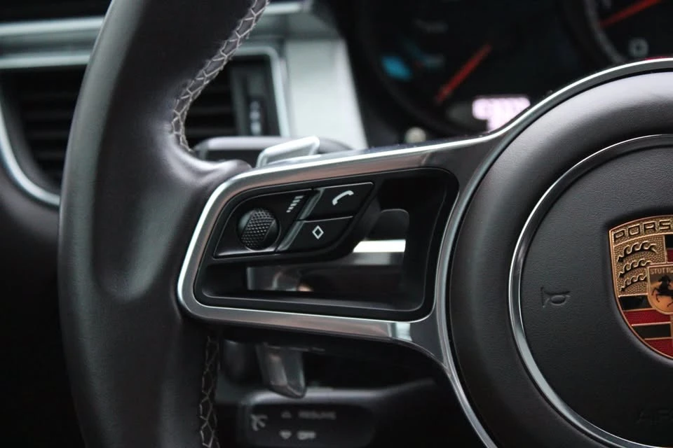 2018 Porsche Macan - Image 13 of 20