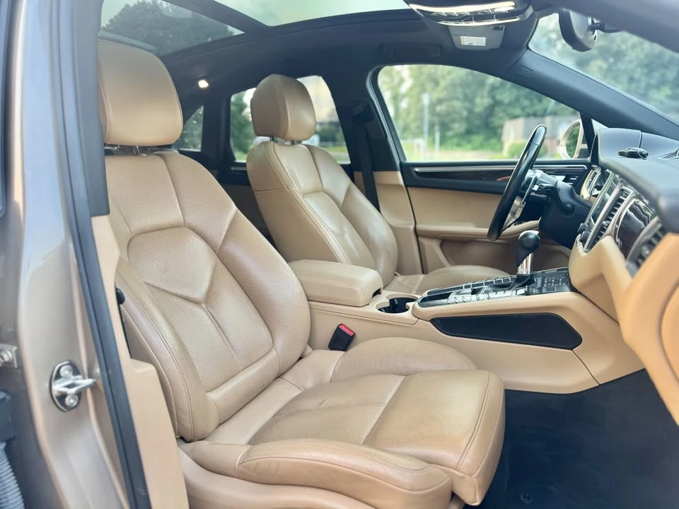 2018 Porsche Macan - Image 12 of 18