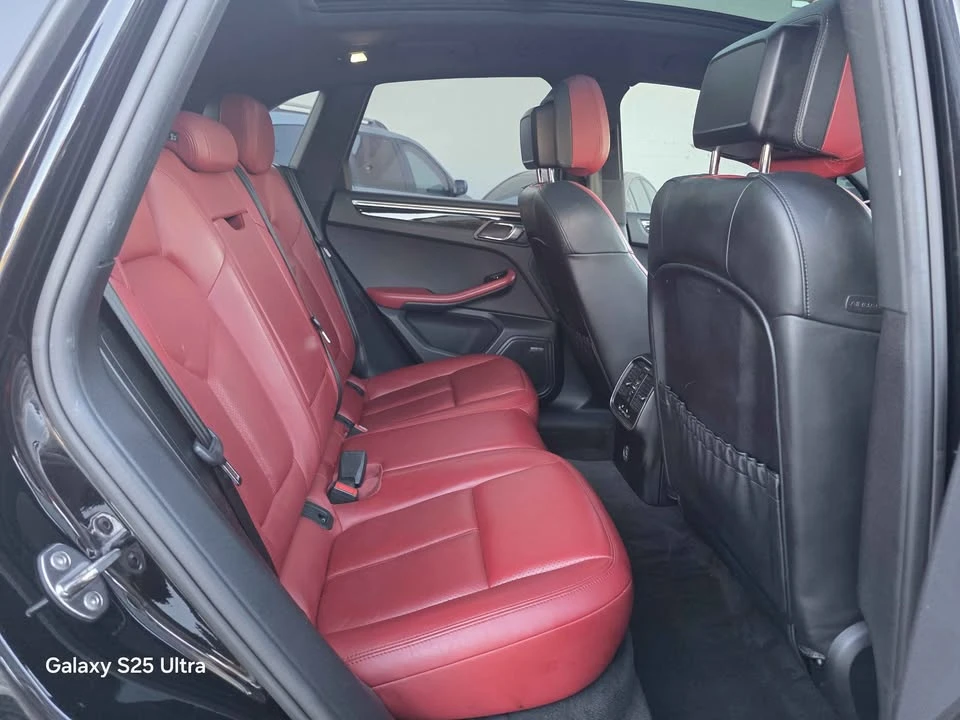 2018 Porsche Macan - Image 18 of 20